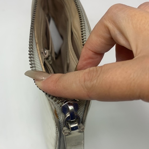 Banana Republic metallic silver wristlet whith zipper - Picture 4 of 9